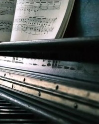 钢琴刚刚怎么组词