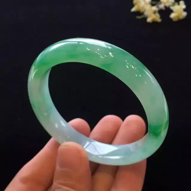 玉镯的玉组词怎么写
