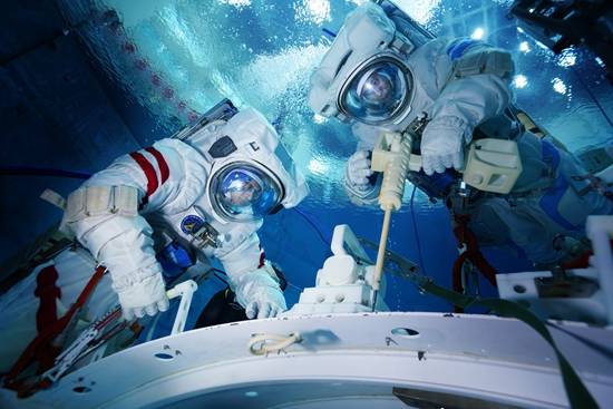 宇航员的怎么组词