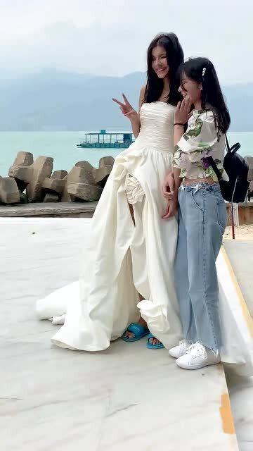 婚纱的莎莎怎么组词