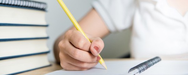 霎怎么读组词(霎怎么读组词是什么)