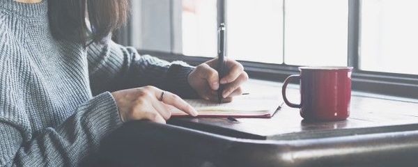 靠边的靠组词(靠边的靠能组成什么词)