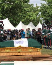 葬组词(谨组词)